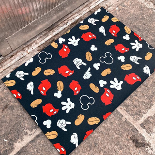 tapete porta divetido - mickey pedacinhos