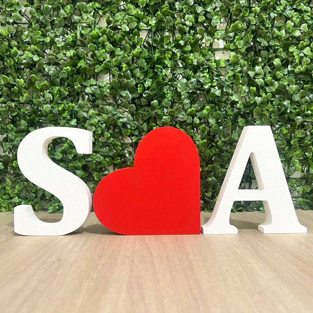 Kit 2 Letras + 1 Coração em MDF 12cm Altura Iniciais Branco e Coração Vermelho Namorado Casamento Evento Aniversario