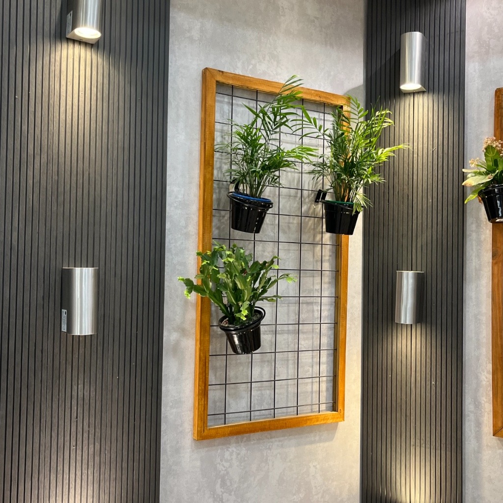 Painel jardim vertical parede grade de ferro sacada varandas apartamentos