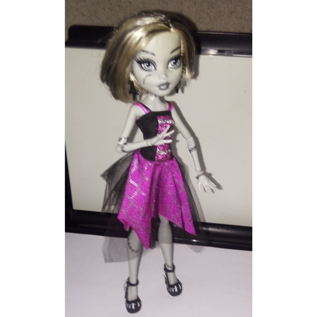 Boneca Monster High Frankie Stein com Acessórios - Mattel