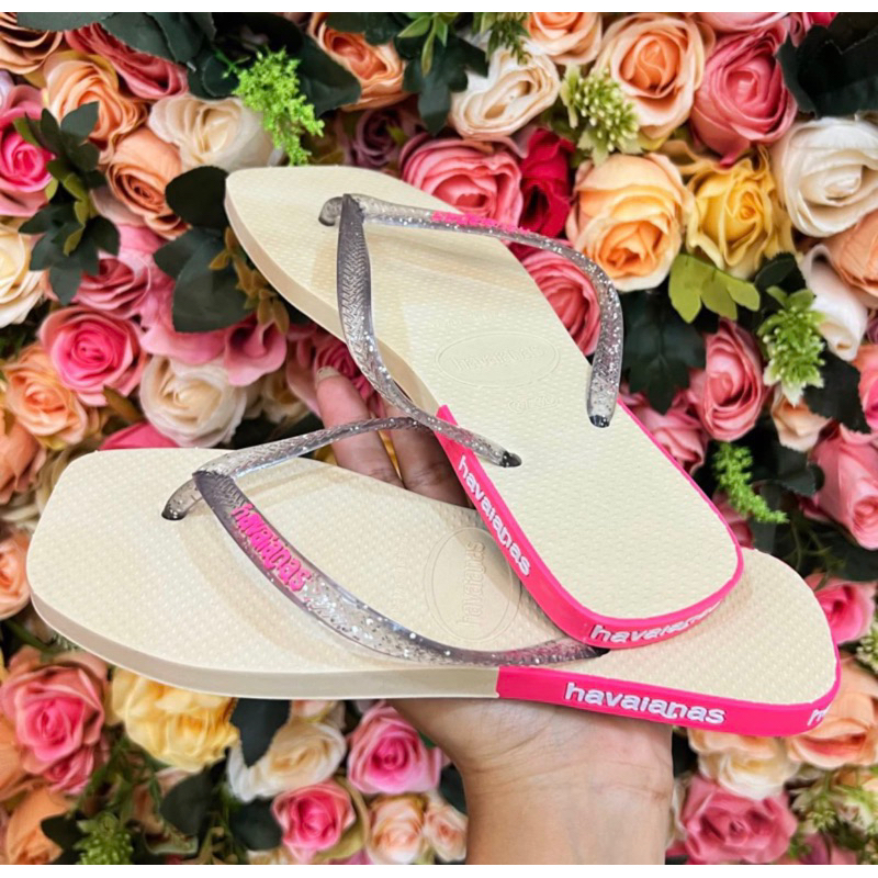 Chinelo Havaianas Feminino Personalizado Brasileirinha com Gliter Bico Quadrado FORMA PEQUENA INDICAMOS COMPRAR UM NÚMERO MAIOR