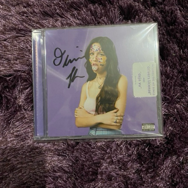 Olivia Rodrigo - Sour CD AUTOGRAFADO | Shopee Brasil