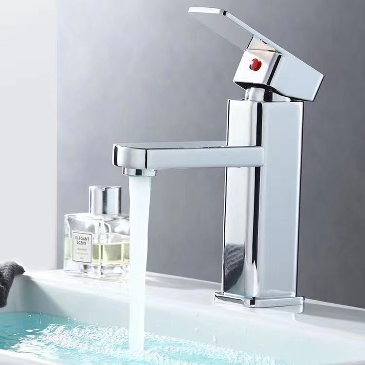 Torneira moderna de aço inoxidável para pia de banheiro Torneira de água Prata-