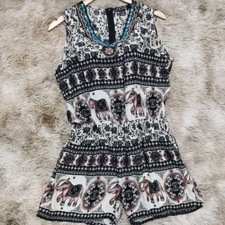Macaquinho Macacão Feminino Estampado Com pedra colorida /cintura elástica /Zíper e bolsos