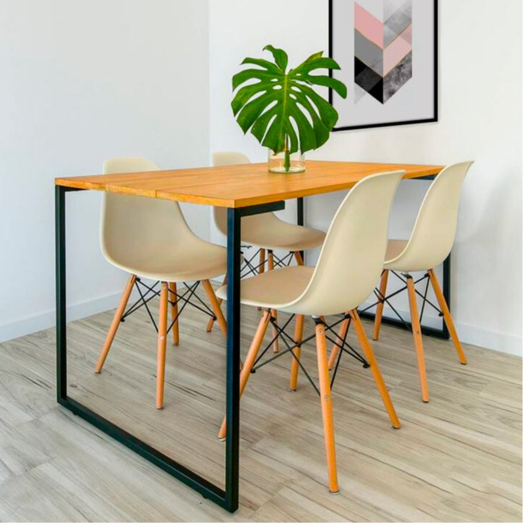 Mesa De Jantar Quadrada Com Tampo De Madeira Pinus De Ferro p/ 4 Cadeiras