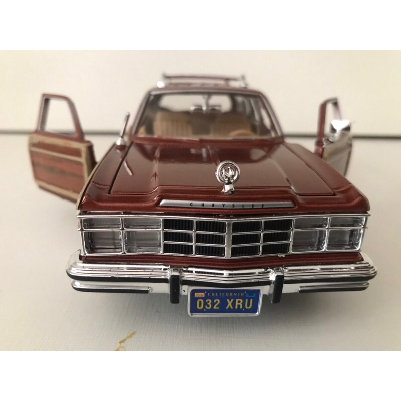 Miniatura Metal Colecionador Scala1x24 Chrysler LeBaron T&C Wagon Carrinho Abre Portas (1979)