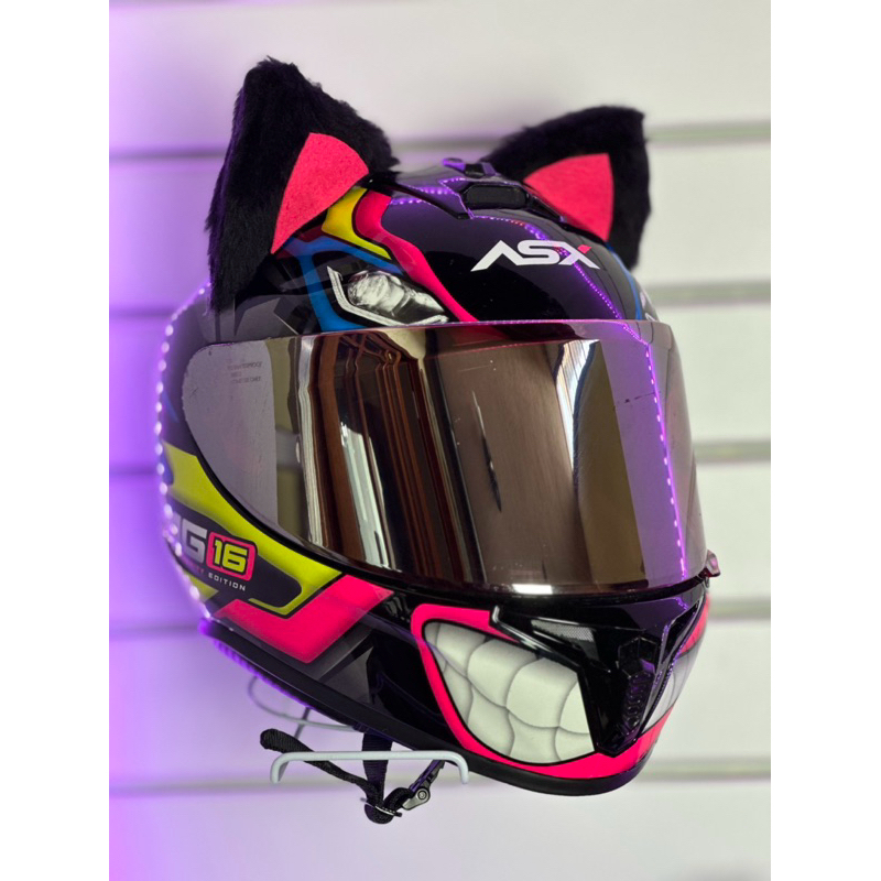 Orelhinhas de gato para capacete, feito com material plástico ABS Premium.  Cada orelhinha pesa 12 gramas, e já vai com fita dupla face fixa forte., By Gata do Asfalto