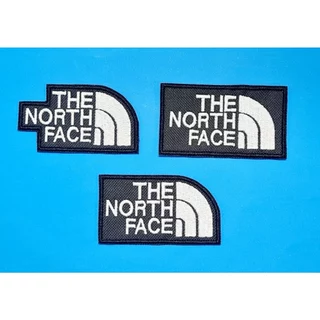 Aplique Bordado THE NORTH FAC - 5cm X 8cm - Fundo Preto e Branco - com termocolante