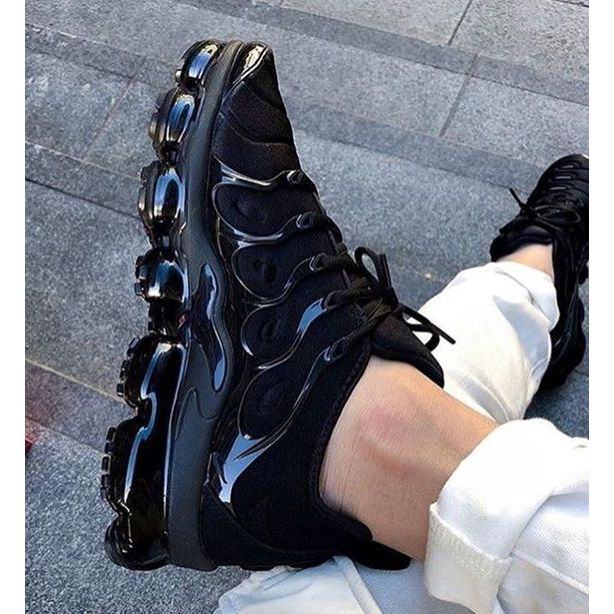 Air vapormax plus triple black 2024 on feet