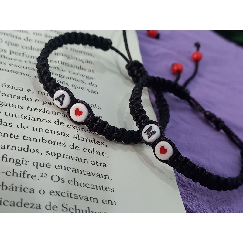 Kit com duas pulseiras de casal com inicial | Pulseira de macramê | Pulseira personalizada
