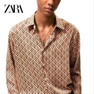 Activa  A camisa acetinada da Zara que será a estrela dos seus looks (e  que está em promoção)