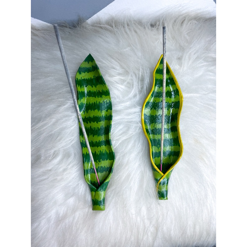 incensario artesanal de biscuit de folha espada de sao jorge ogum ou espada de iansã iansan santa barbara