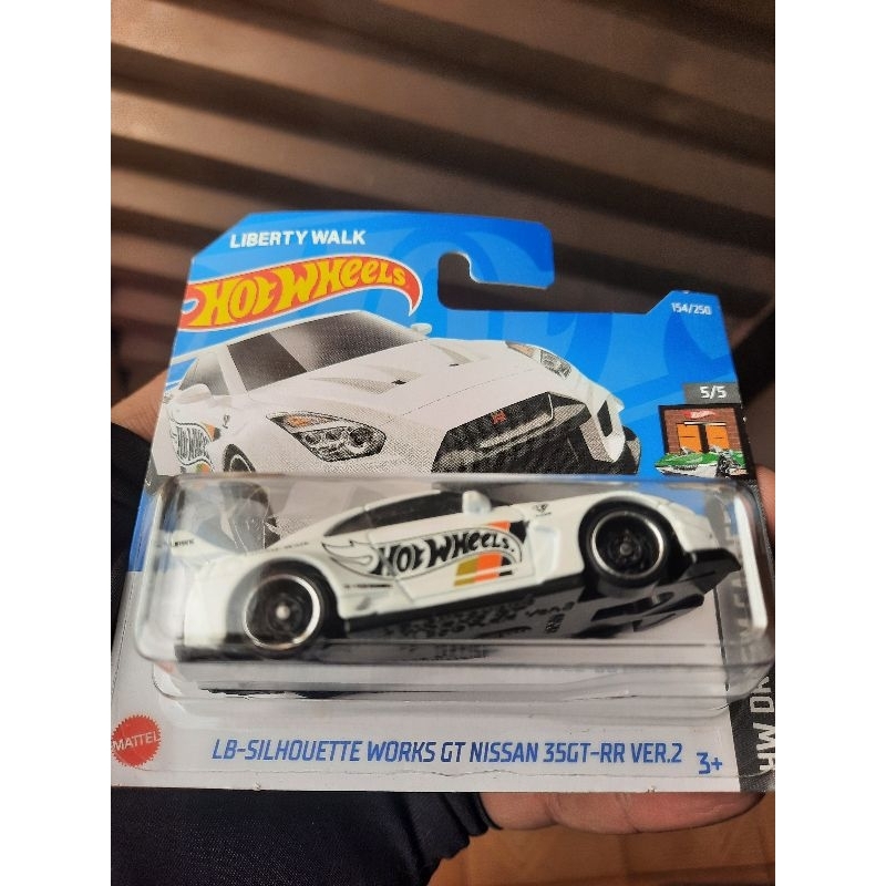 R35 Nissan GT Liberty Walk HOT WHEELS