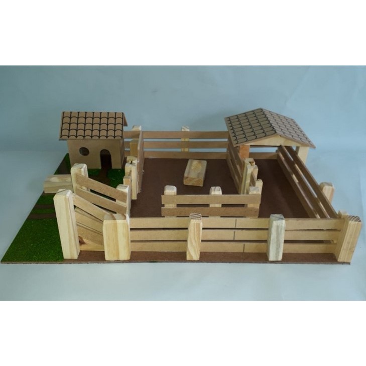 Fazendinha Brinquedo Infantil em MDF e Pinus. Tamanho 34cm x 27cm