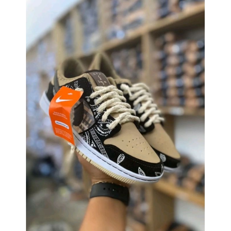 Travis Scott × Nike SB Dunk Low CT5053 Where to Buy the Travis Scott x Nike SB Dunk Low | House of Heat°