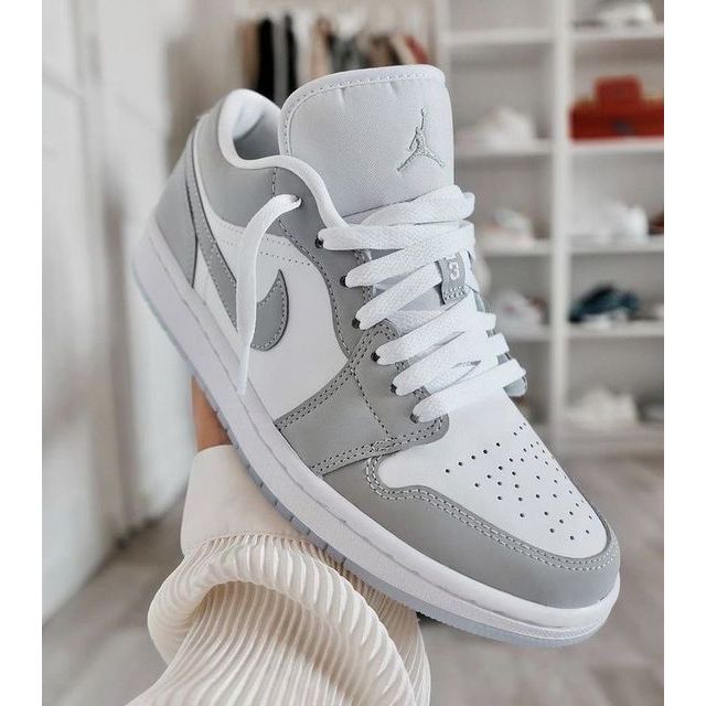 Tenis Air Jordan Low Nike Cano Baixo Femenino & Masculino Lançamento - Tênis Dunk Low Cinza e Branco Wolf Gray Lançamento - Tênis Air Jordan Nike Cinza e Branco Promoção