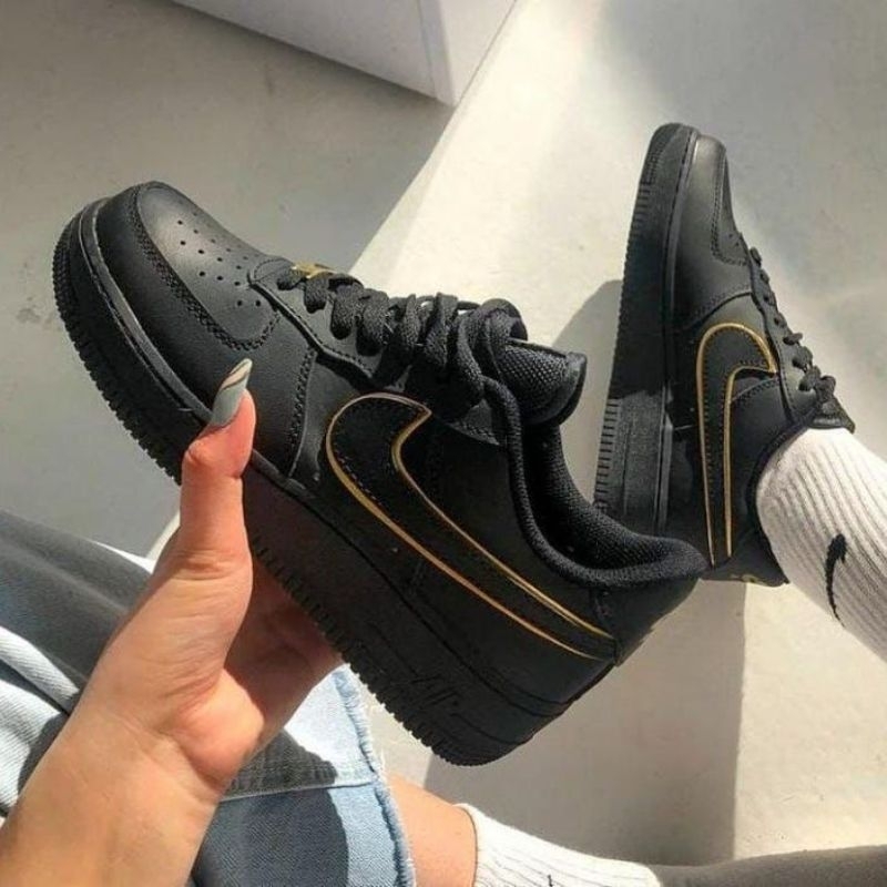 Nike air force preto hotsell e dourado