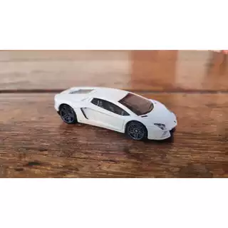 Hot Wheels - Lamborghini Aventador LP 700-4 Branco - HW All Stars 2013 (Fora da Embalagem) - Main Line 1:64