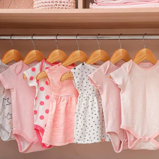 Kit 10 Cabides de Madeira Marfim Com Verniz Modelo Infantil Topen Home