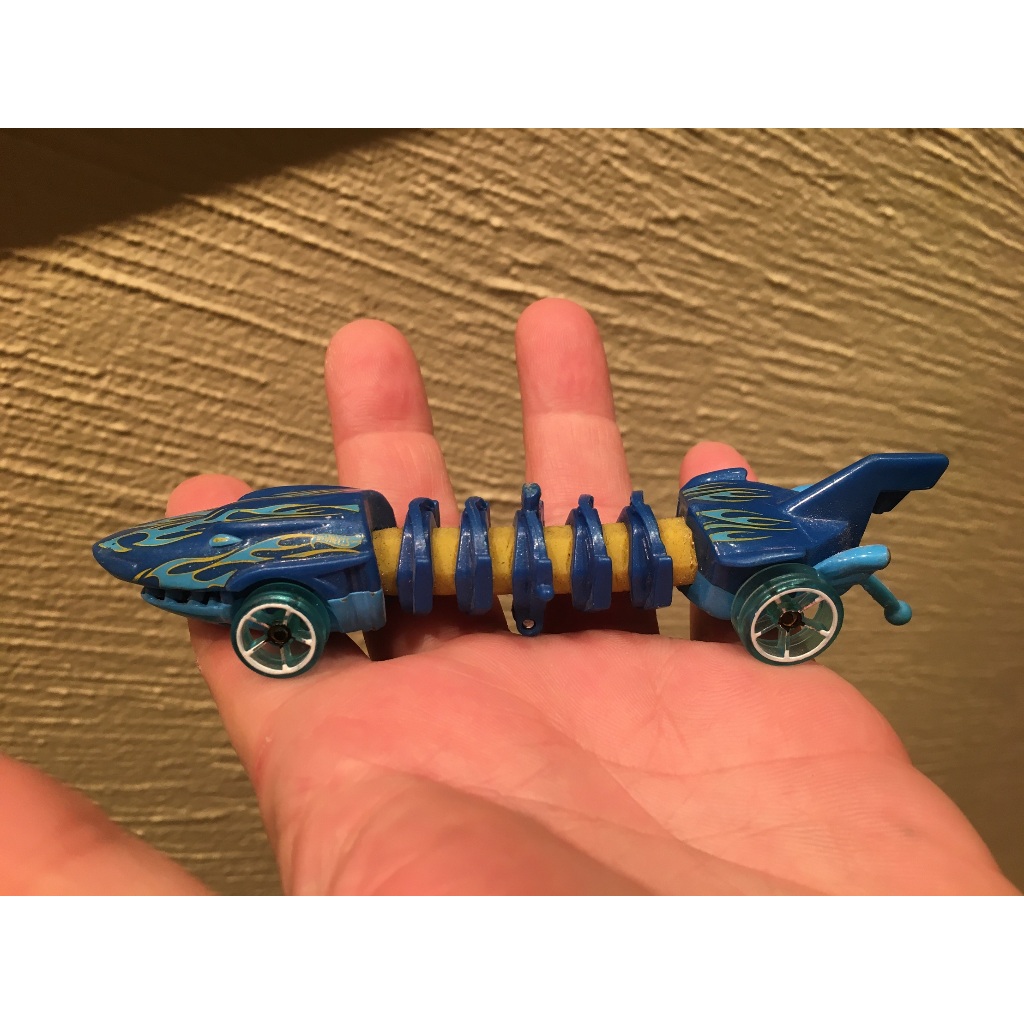 Hot wheels Mutant Machines carro tubarao Street Shark unico raro serve pra pista