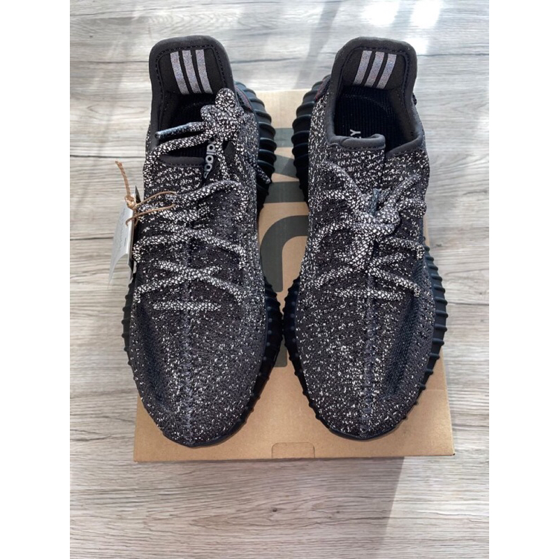 Yeezy best sale preto refletivo