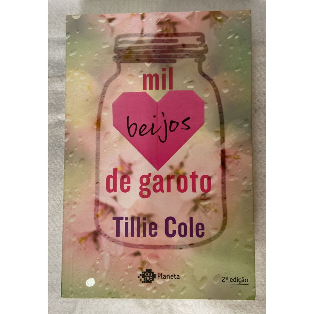 Livro: Mil beijos de garoto (Sucesso do TikTok) | Shopee Brasil