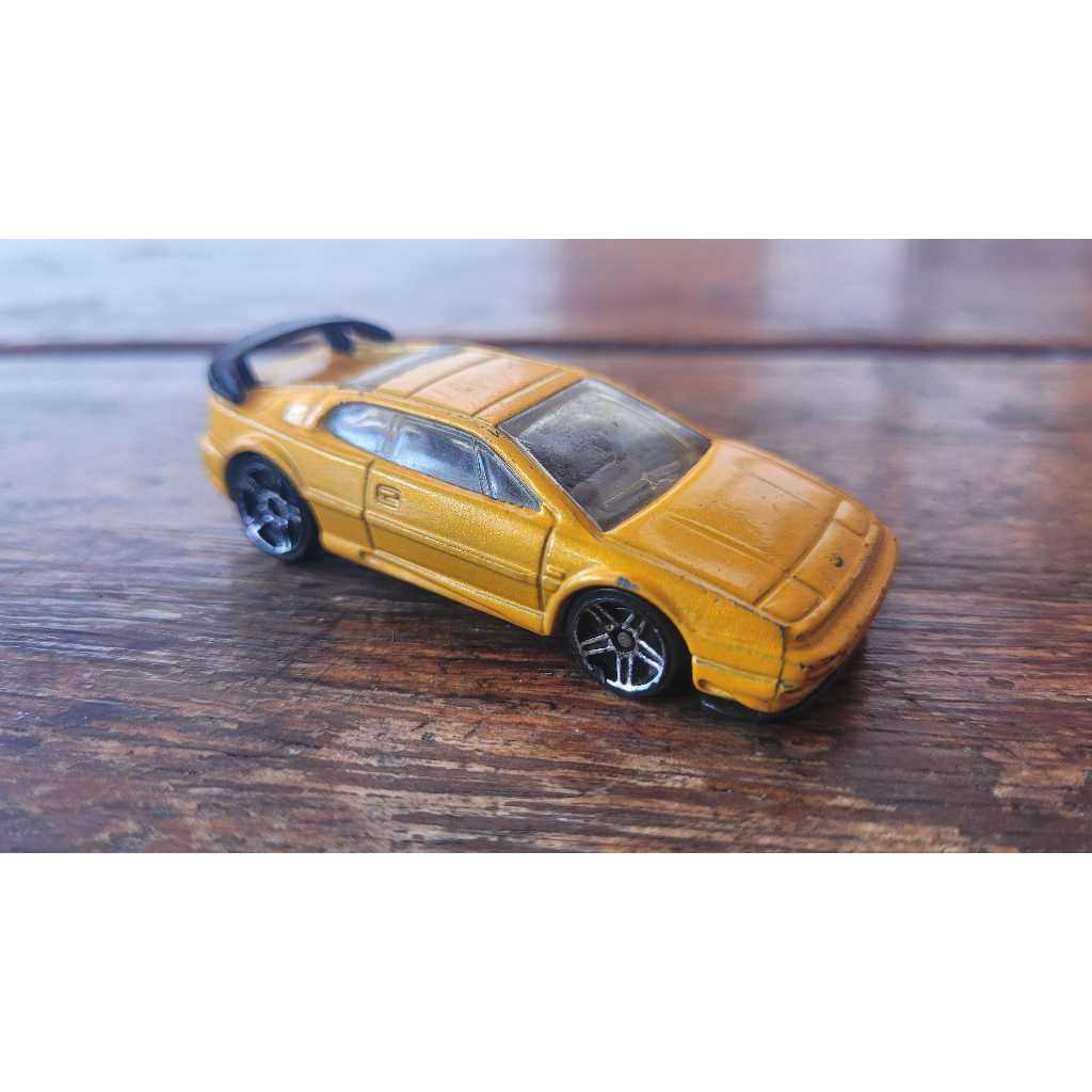 Hot Wheels - Lotus Esprit Amarelo - Team: Exotics 2008 (Fora da Embalagem) - Main Line 1:64