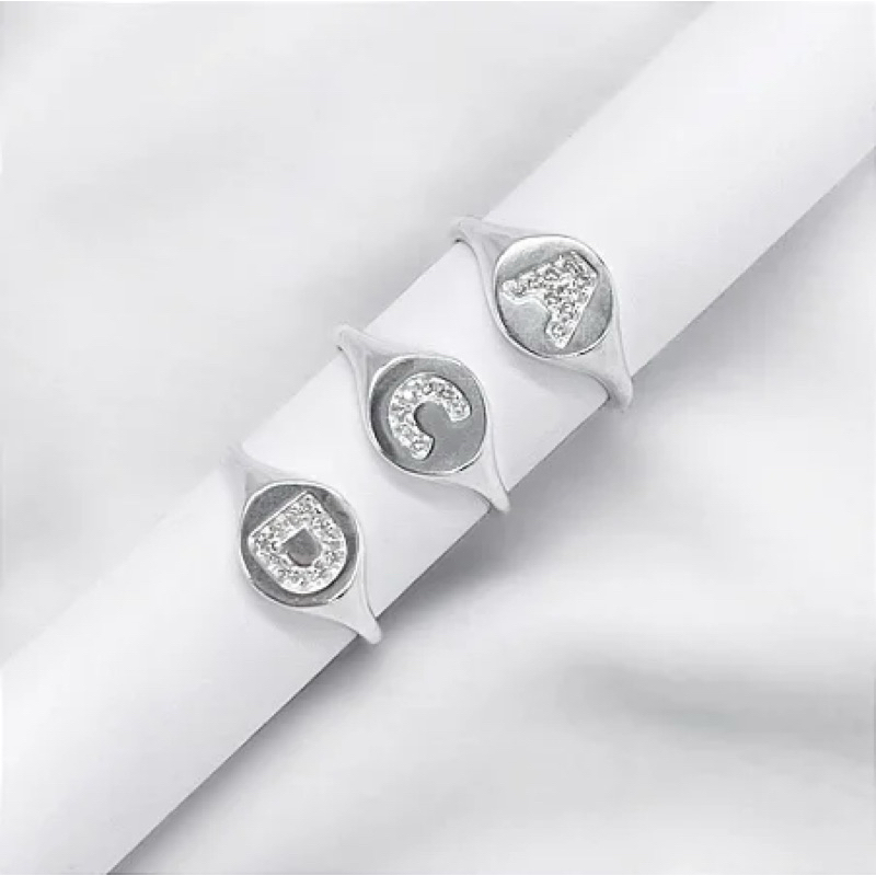 Anel letra Inicial Mindinho regulável em Prata 925