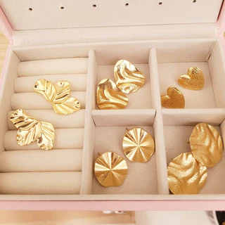 Conjunto 5 peças Brincos Folheados a Ouro 18k Coração Martelado Folha Kit Brinco Feminino