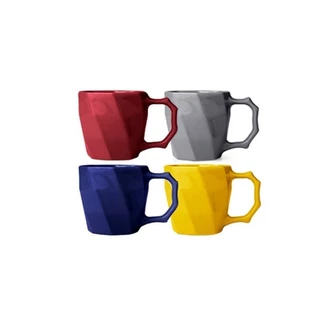 Conjunto com 4 canecas coloridas de cerâmica de 260 ml cada.