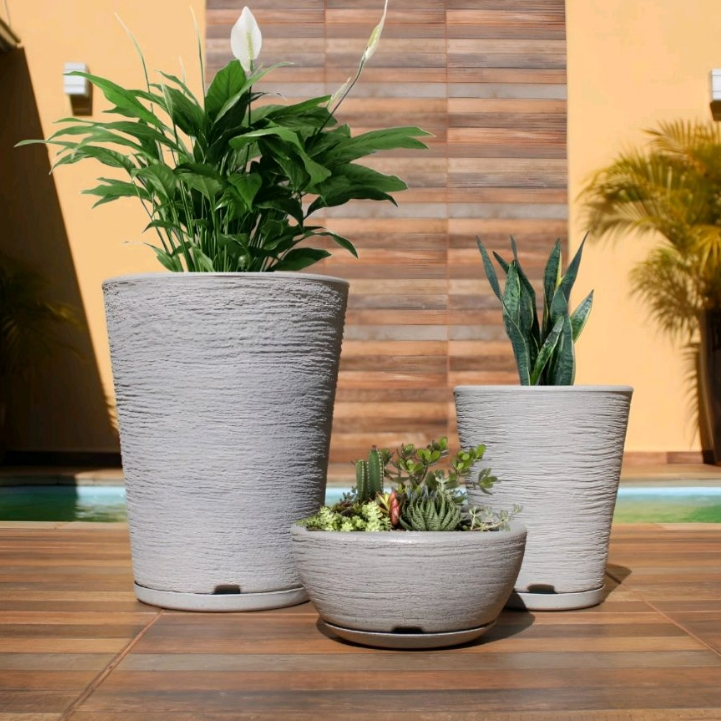 Kit 3 Vasos Decorativos Para Planta Polietileno Texturizados Cone Redondo N1 N2 + Bacia N1 Com Pratos