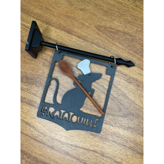 Placa decorativa ratatouille, remy, com mini colher de madeira