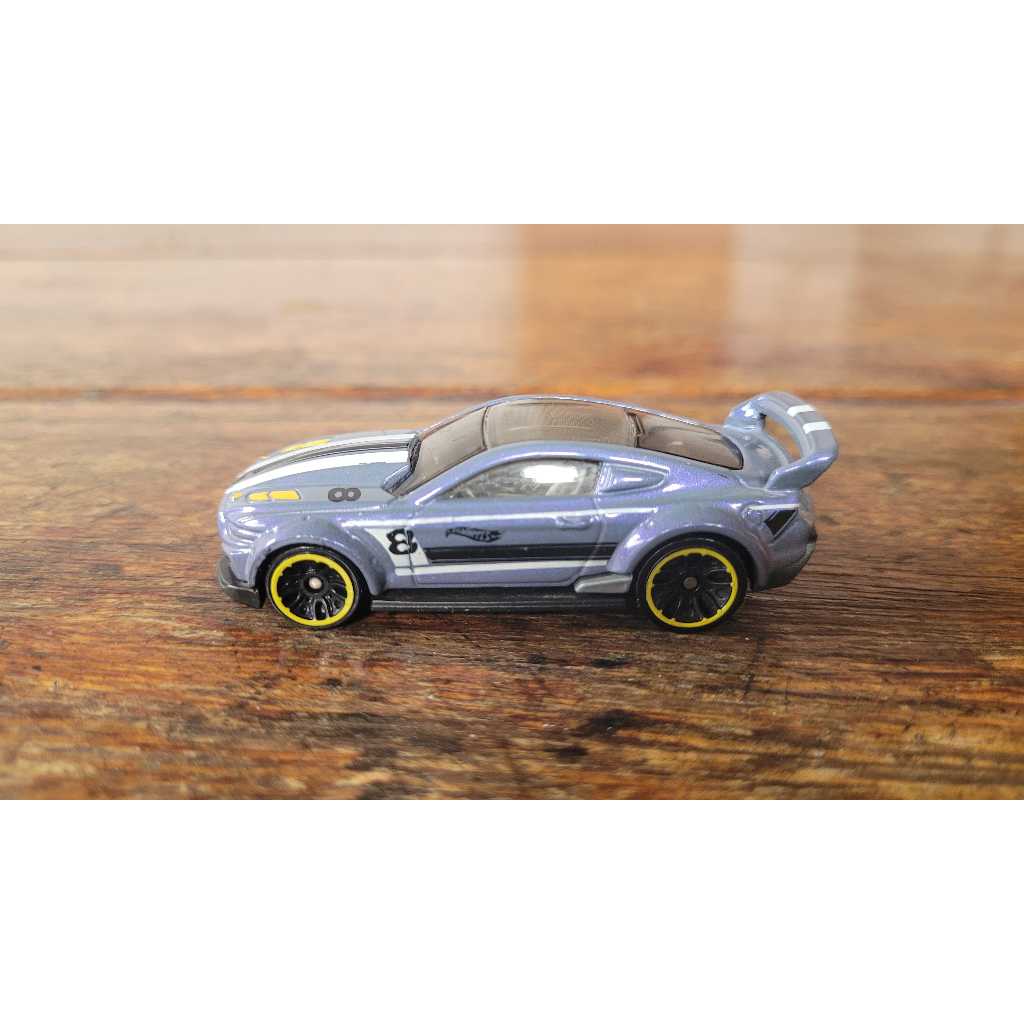 Hot Wheels Custom 15 Ford Mustang Lilas Then and Now 2018 Fora da Embalagem Main Line 1 64 Shopee Brasil