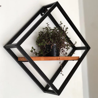 Nicho decorativo quadro prateleira estilo industrial em metal e madeira pinus envernizada