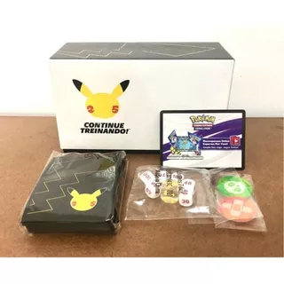 KIT TREINADOR POKÉMON CELEBRAÇÕES - BOX, SLEEVES, DADOS E MARCADORES