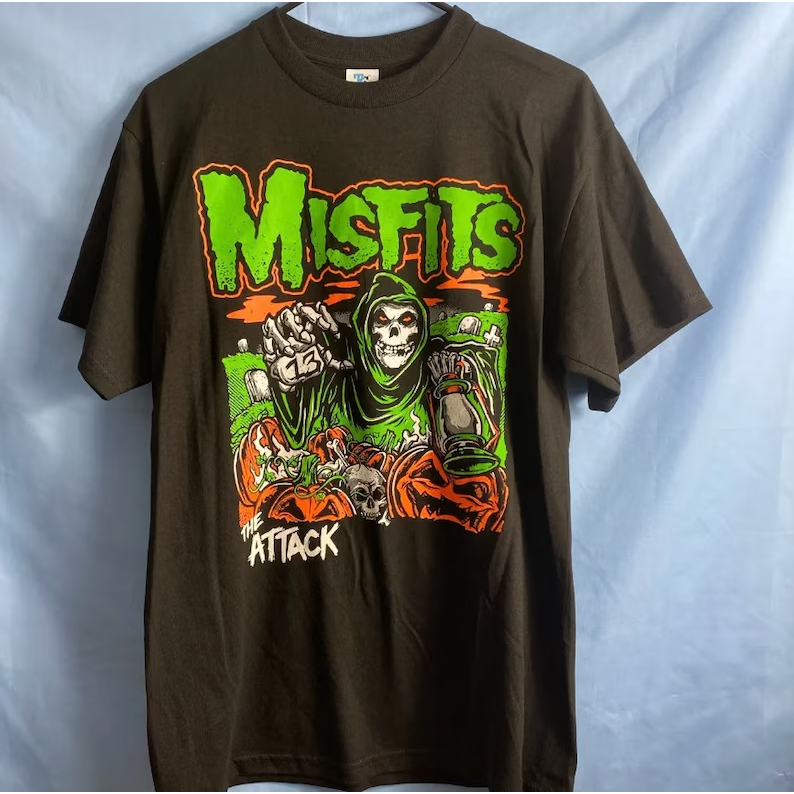 Camiseta Básica Unissex Misfits End The Attack