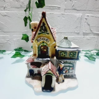 Casinha antiquário porcelana. Medida: 11x10x8cm (AxCxL)