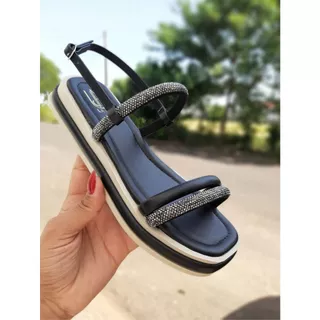 Sandália Feminina Flatform com Detalhe em Strass Macia e Delicada Papete Feminina