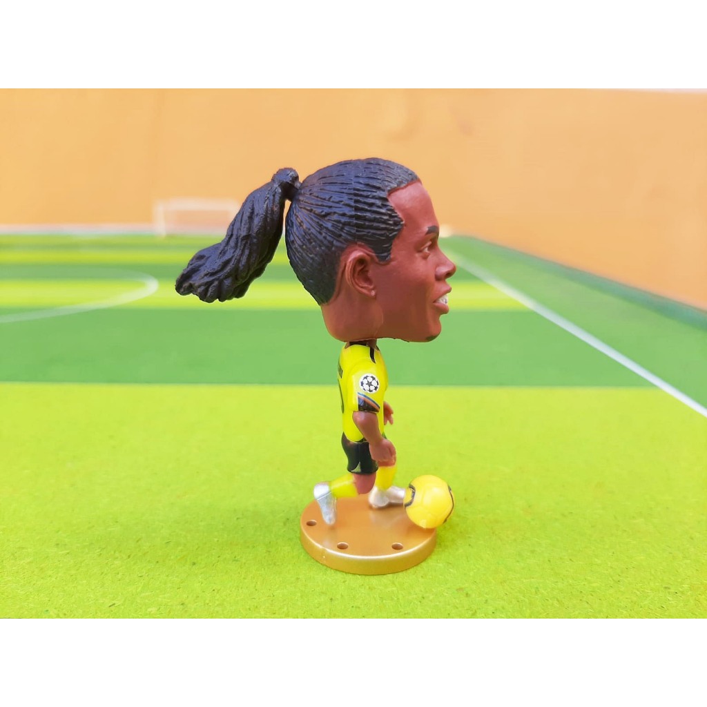 Mini Craque do Ronaldinho Gaúcho Barcelona Soccerwe Boneco