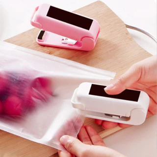 Mini Máquina Seladora de Plástico a Pilha - Lacra e Fecha com Facilidade! Com Imã de Geladeira, Mantenha Seus Alimentos Frescos!