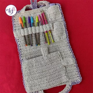 Estojo escolar completo bolsa em crochê + 1 borracha 1 régua 15cm 2 lápis 6 canetas coloridas 1 apontador