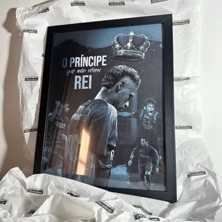 Quadro Neymar O Príncipe Que Não Virou Rei | Moldura com Vidro ou Acabamento Premium