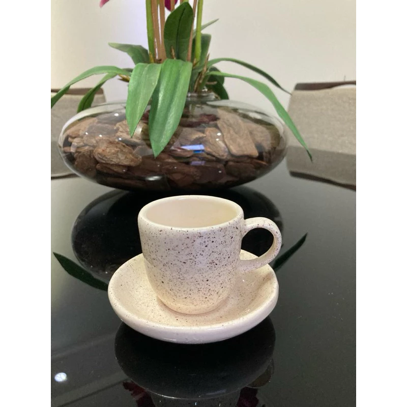 Xícara de Café com Pires em Cerâmica Chapiscado