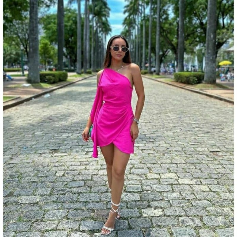 Vestidinho curto vermelho transpassado vestido assimétrico