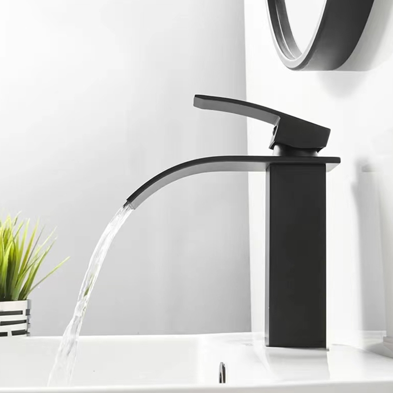 Torneira Banheiro Lavatório Misturador Cascata Curva Baixa Preta Água Fria