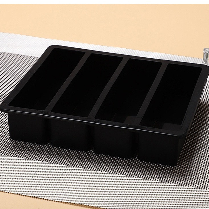 Forma De Silicone 4 Cavidades De Gelo Vermelho Ou Preto Retangular 17x14CM Multicolorido De Desenformar Para Gelos Multiuso Maleável