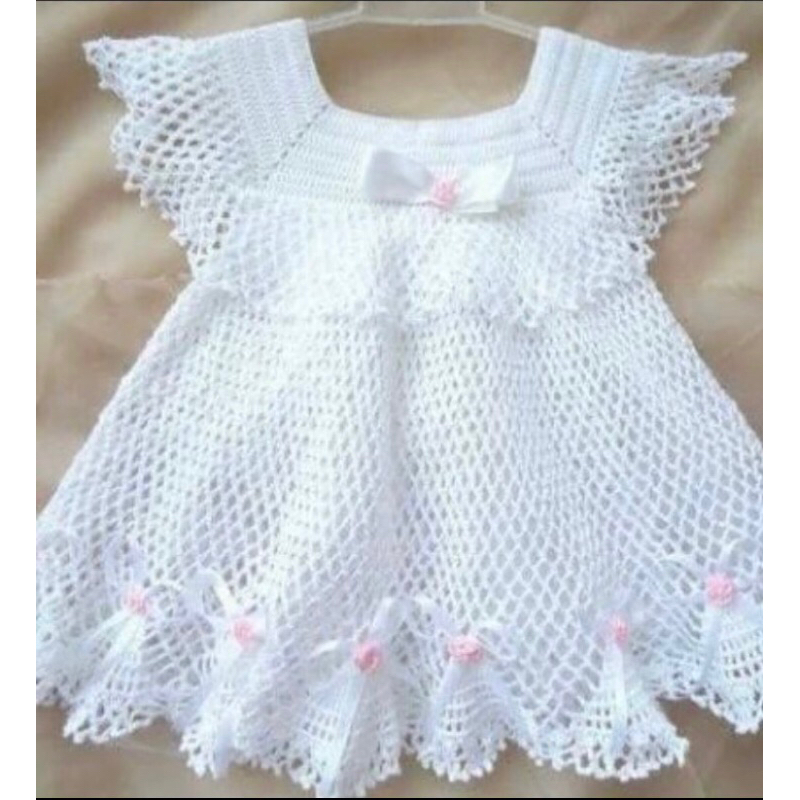 Vestido infantil em croché com best sale saia babados