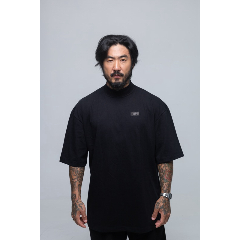 Camiseta Oversized Gola Alta Preto Thpe