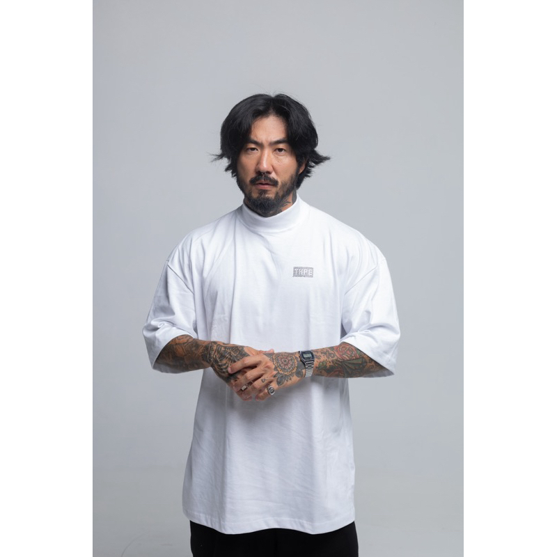 Camiseta Oversized Gola Alta Branco Thpe