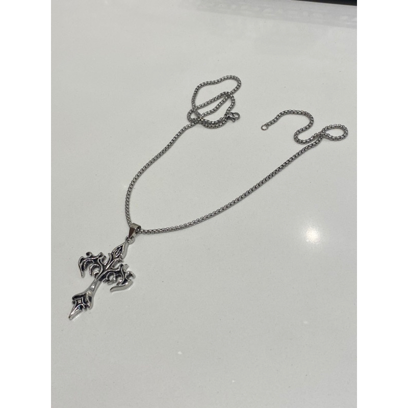 Colar Cruz Opium Y2K